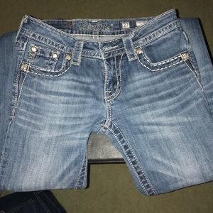 size 27 miss me jeans. barely worn.